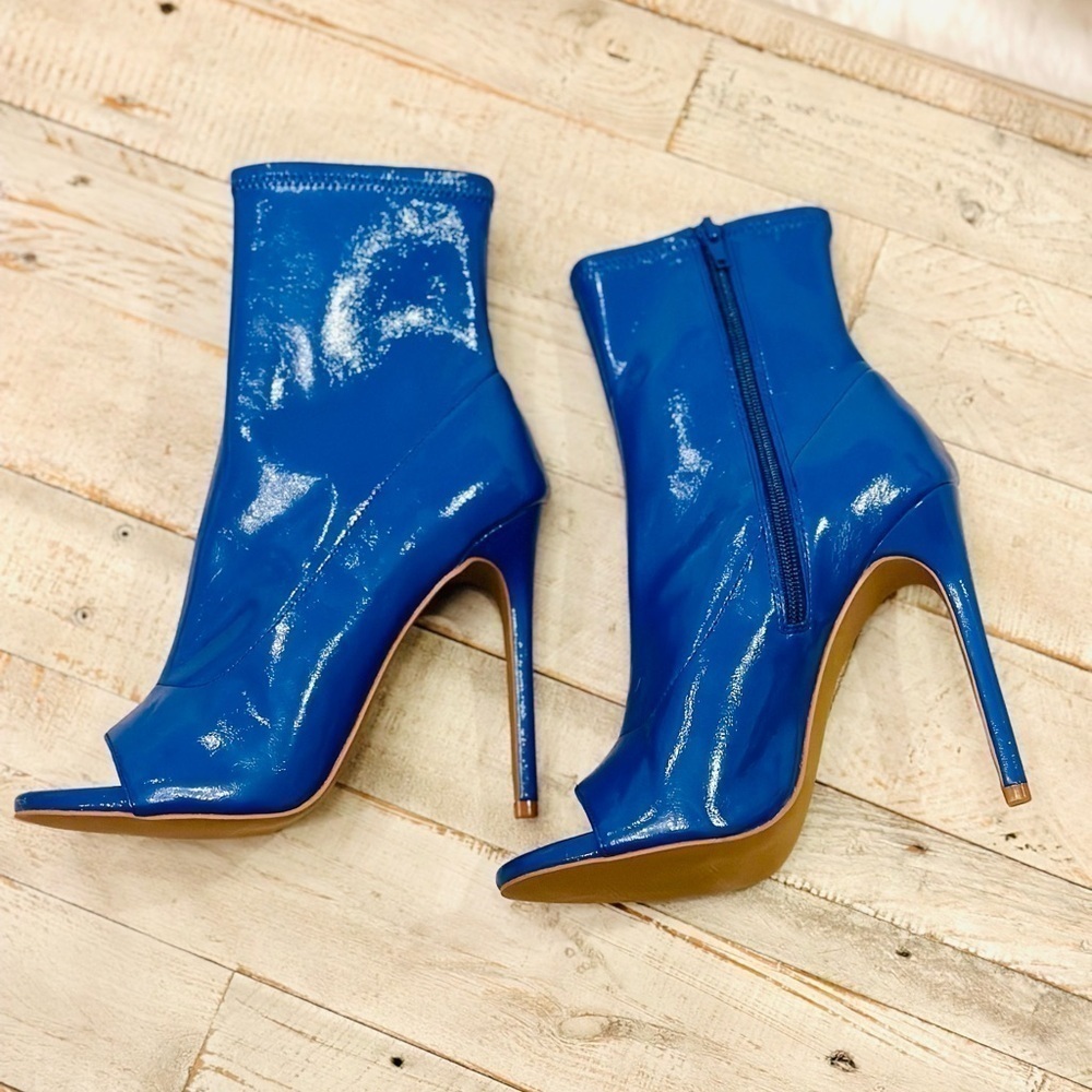 STEVE MADDEN ELETTRA BLUE PATENT OPEN TOE ANKLE BOOTS NEW US 9